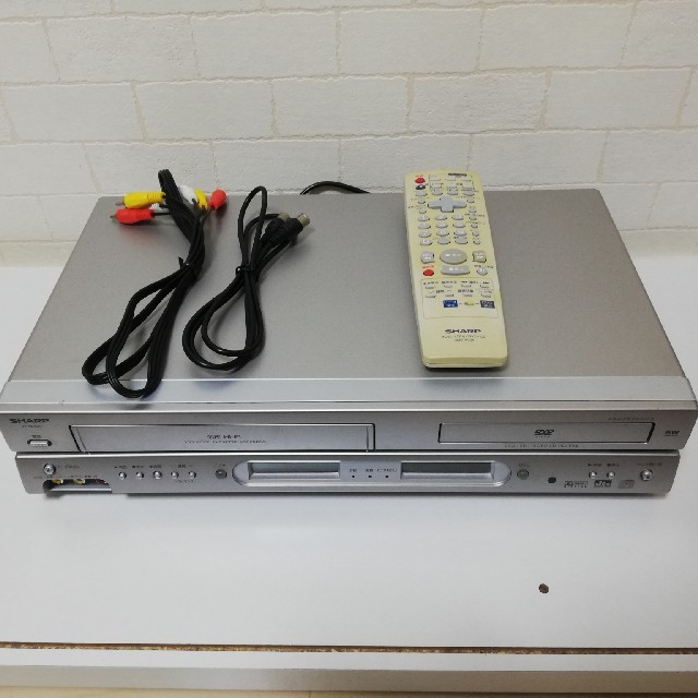 SHARP(シャープ)のSHARP シャープ VHS DVD プレイヤー DV-NC600 中古 スマホ/家電/カメラのテレビ/映像機器(DVDプレーヤー)の商品写真