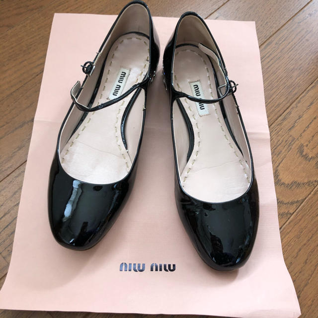 miumiu(ミュウミュウ)のMIUMIU フラットシューズ レディースの靴/シューズ(バレエシューズ)の商品写真