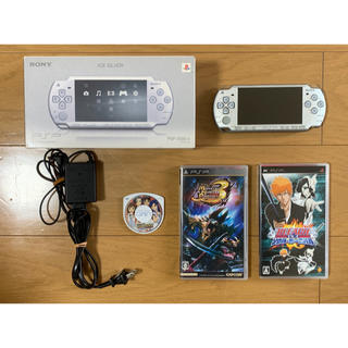 プレイステーションポータブル(PlayStation Portable)のPSP(プレイステーション・ポータブル) シルバー (ソフト付き）(携帯用ゲーム機本体)