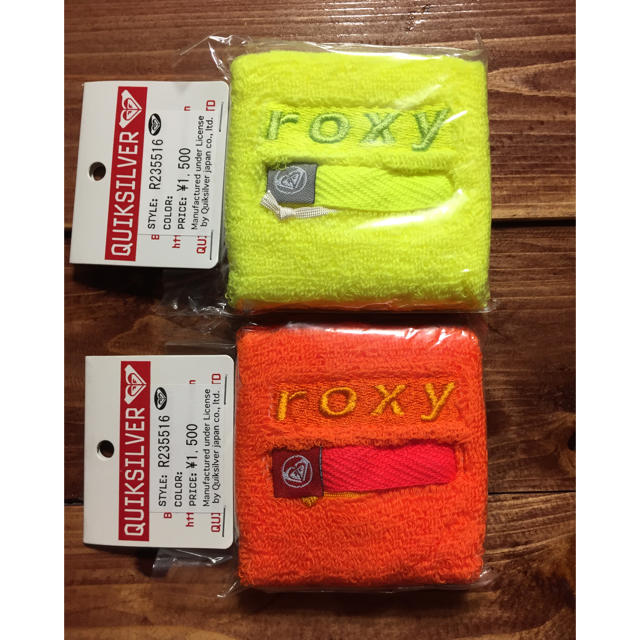 Roxy(ロキシー)の新品★ROXY【ロキシー】リストバンド 2点SET レディースのファッション小物(その他)の商品写真