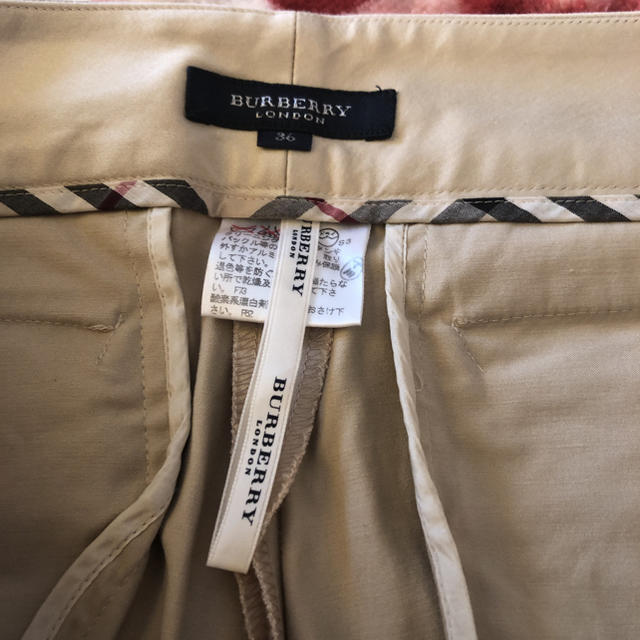 BURBERRY(バーバリー)のバーバリーロンドン　ズボン　パンツ レディースのパンツ(カジュアルパンツ)の商品写真