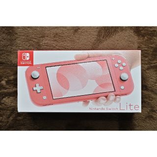 ニンテンドースイッチ(Nintendo Switch)の【新品未開封】Nintendo Switch Lite　コーラル　本体　スイッチ(携帯用ゲーム機本体)