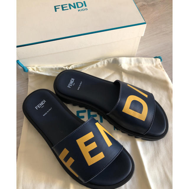 FENDI(フェンディ)のFENDI サンダル☆気軽にはけます☆大人もOK レディースの靴/シューズ(サンダル)の商品写真