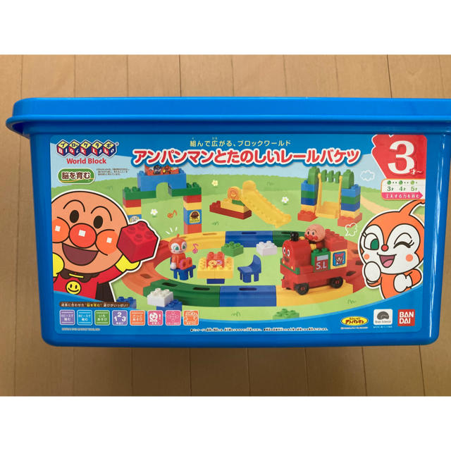 BANDAI(バンダイ)のNon様専用　　アンパンマンブロックアンパンマンとたのしいレールバケツ　3歳から キッズ/ベビー/マタニティのおもちゃ(積み木/ブロック)の商品写真