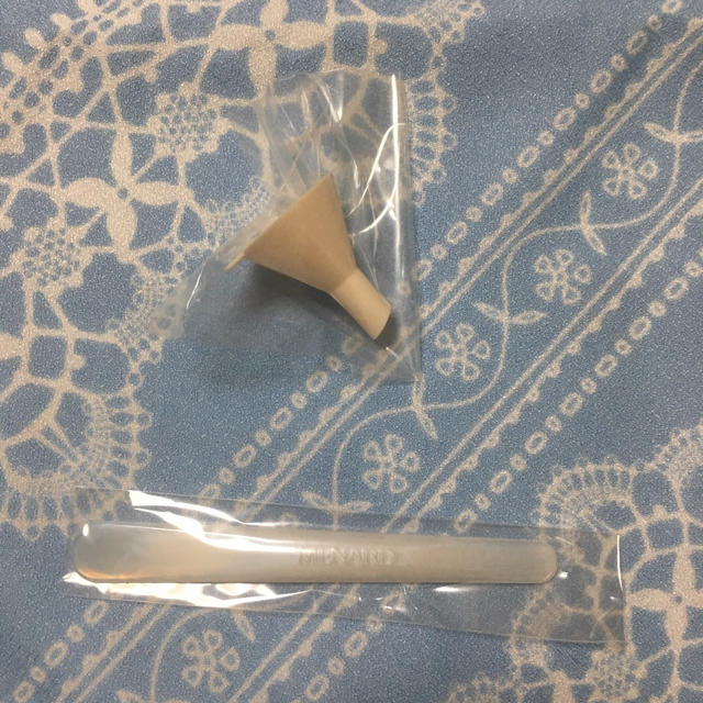 MENARD(メナード)のメナード 新品未使用 スパチュラ、ミニじょうごセット コスメ/美容のメイク道具/ケアグッズ(その他)の商品写真