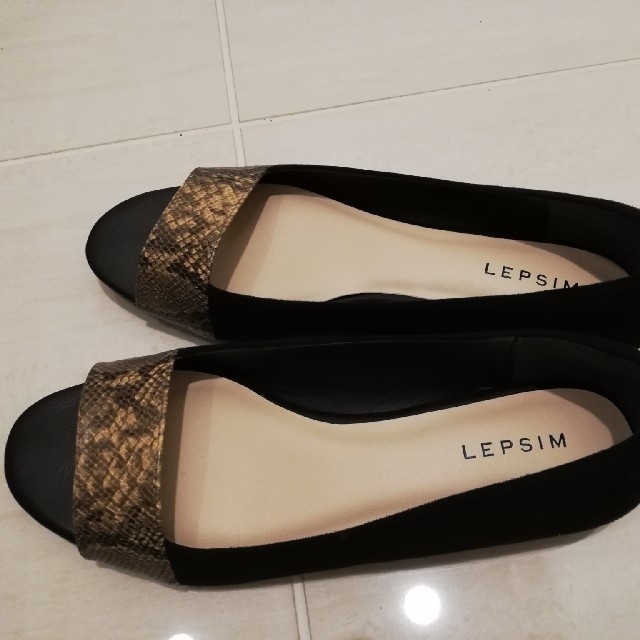 LEPSIM LOWRYS FARM(レプシィムローリーズファーム)の黒パンプス レディースの靴/シューズ(ハイヒール/パンプス)の商品写真