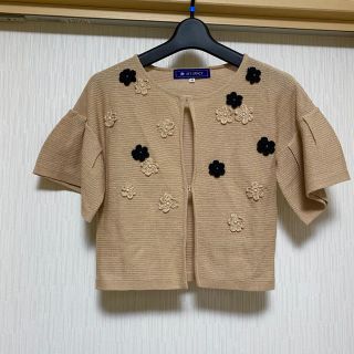 エムズグレイシー(M'S GRACY)のエムズグレイシー　お花刺繍カーディガン　パール付き(カーディガン)