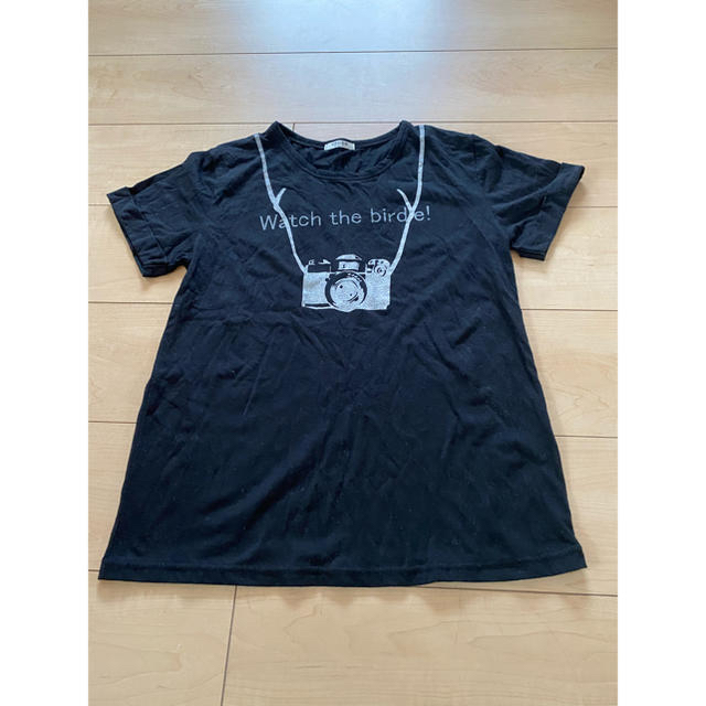 HONEYS(ハニーズ)の黒 Tシャツ カメラ柄 レディースのトップス(Tシャツ(半袖/袖なし))の商品写真