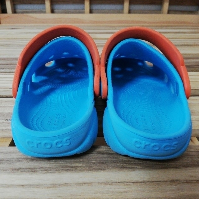 crocs(クロックス)のクロックス キッズ サンダル 11 キッズ/ベビー/マタニティのキッズ靴/シューズ(15cm~)(サンダル)の商品写真