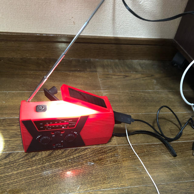 手回し充電・防災ラジオ懐中電灯 スマホ/家電/カメラのオーディオ機器(ラジオ)の商品写真