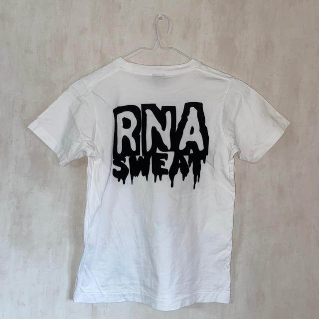 RNA(アールエヌエー)のRNA SWEAT いちごTシャツ　白 レディースのトップス(Tシャツ(半袖/袖なし))の商品写真