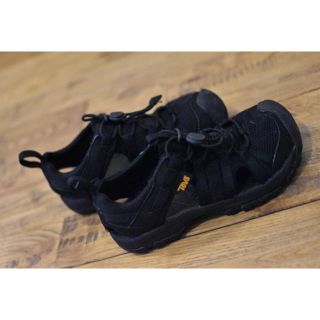 テバ(Teva)のテバ　キッズ　サンダル　ブラック　19センチ　美品(サンダル)