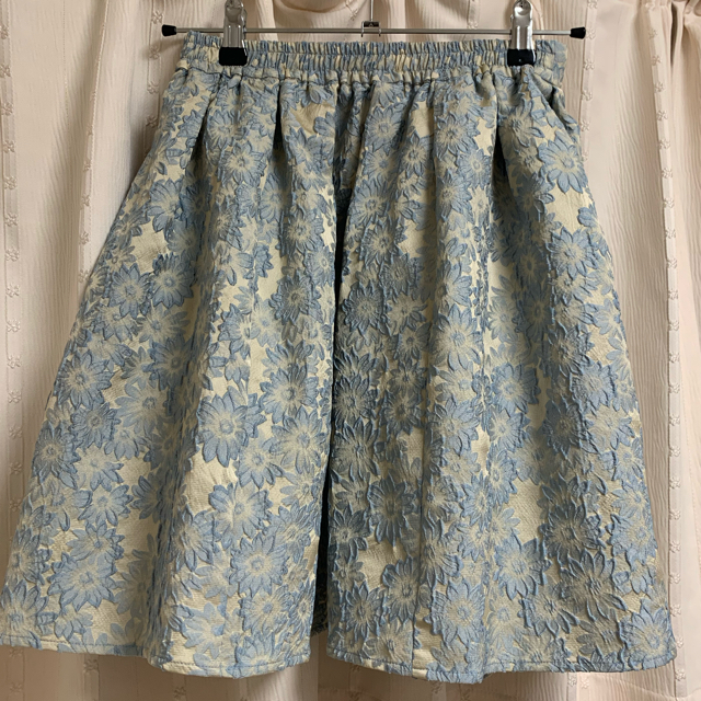 Lochie(ロキエ)の6/11迄出品！花柄スカート　JILLSTUART レディースのスカート(ひざ丈スカート)の商品写真