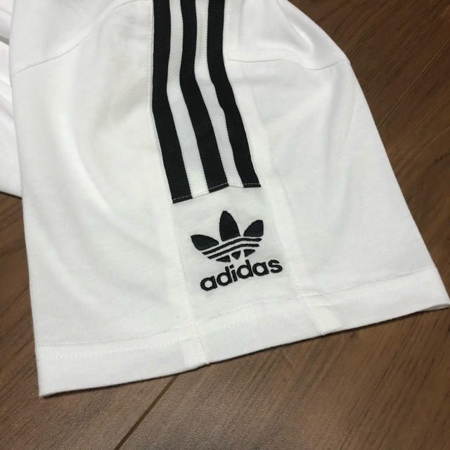 adidas(アディダス)のadidas Tシャツ 白 TREFOIL 新品 メンズ レディース Mサイズ メンズのトップス(Tシャツ/カットソー(半袖/袖なし))の商品写真