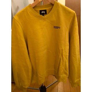 ステューシー(STUSSY)の値下げ‼️stussy レディース　Vネック　マスタードスウェット(トレーナー/スウェット)