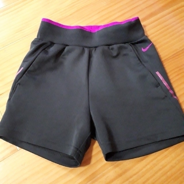 NIKE(ナイキ)のTシャツ→アンダーアーマー☆短パン→ナイキ キッズ/ベビー/マタニティのキッズ服女の子用(90cm~)(Tシャツ/カットソー)の商品写真