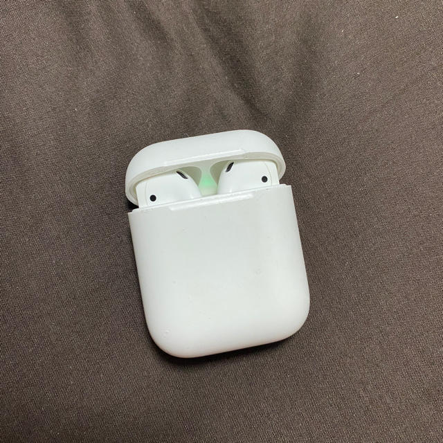 Apple(アップル)のAirPods 第1世代 スマホ/家電/カメラのオーディオ機器(ヘッドフォン/イヤフォン)の商品写真