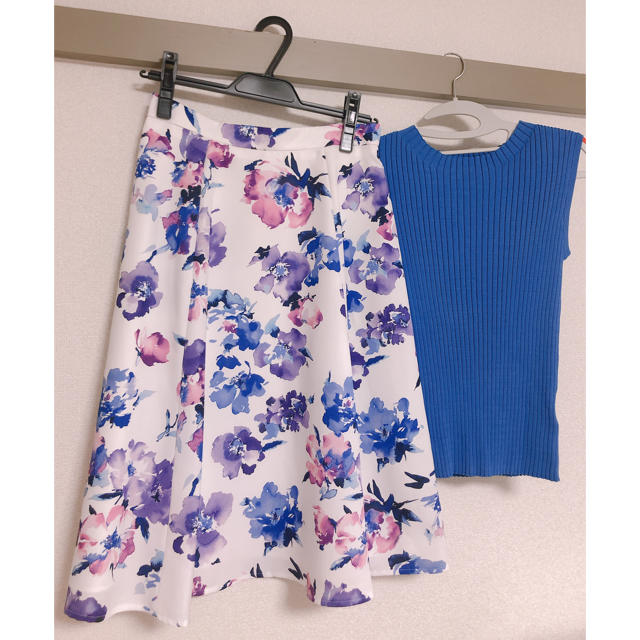 JUSGLITTY(ジャスグリッティー)のJUSGLITTY 水彩フラワープリントスカート レディースのスカート(ひざ丈スカート)の商品写真
