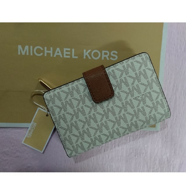 がある② Michael 両開き 財布 バニラの通販 by たらちゃん's shop|マイケルコースならラクマ Kors - ぷー様 専用です❗再入荷❗マイケル・コース シックなカ