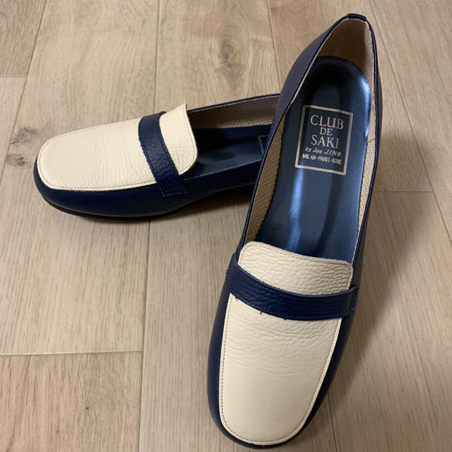 新品　本革ローファー  白×紺　23センチ　日本製 レディースの靴/シューズ(ローファー/革靴)の商品写真