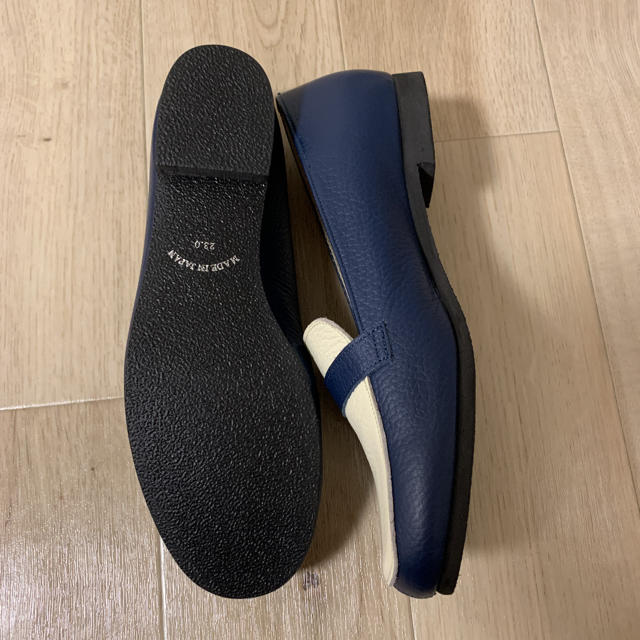 新品　本革ローファー  白×紺　23センチ　日本製 レディースの靴/シューズ(ローファー/革靴)の商品写真