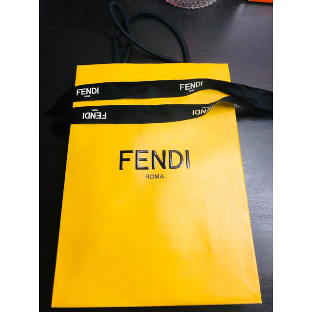 FENDI(フェンディ)の【値下げしました】FENDI 紙袋 リボン レディースのバッグ(ショップ袋)の商品写真