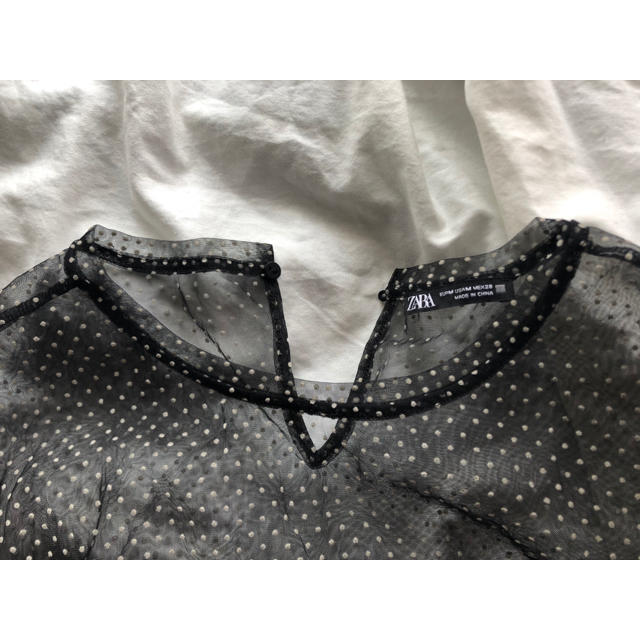 ZARA(ザラ)のZARA ドットチュールトップス レディースのトップス(シャツ/ブラウス(長袖/七分))の商品写真