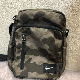 ナイキ(NIKE)の【値下げ】新品同様　NIKE 迷彩カモフラ柄ショルダー(ショルダーバッグ)