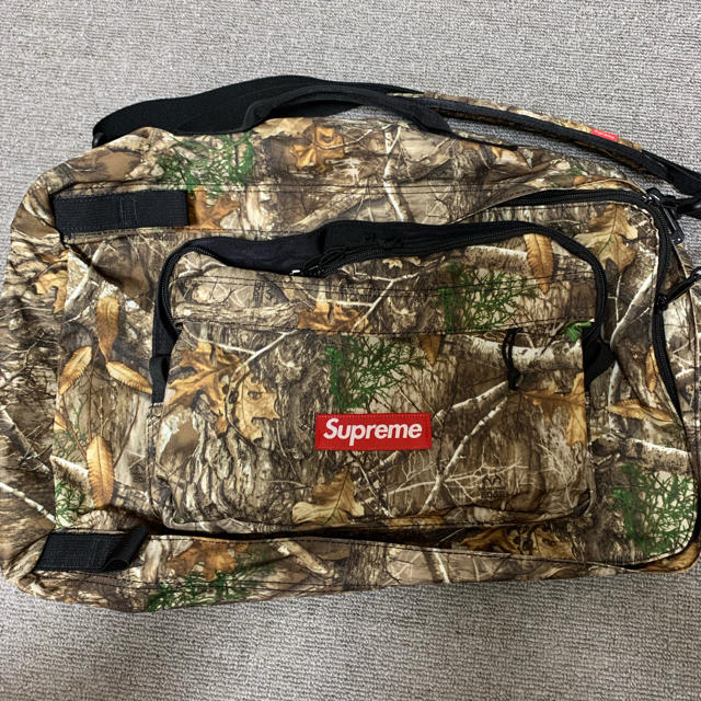 Supreme(シュプリーム)のSupreme シュプリーム Duffle Bag Real Tree Camo メンズのバッグ(ボストンバッグ)の商品写真