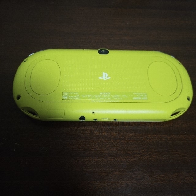 PlayStation Vita(プレイステーションヴィータ)のSONY PlayStationVITA 本体  PCH-2000 ZA13 エンタメ/ホビーのゲームソフト/ゲーム機本体(携帯用ゲーム機本体)の商品写真