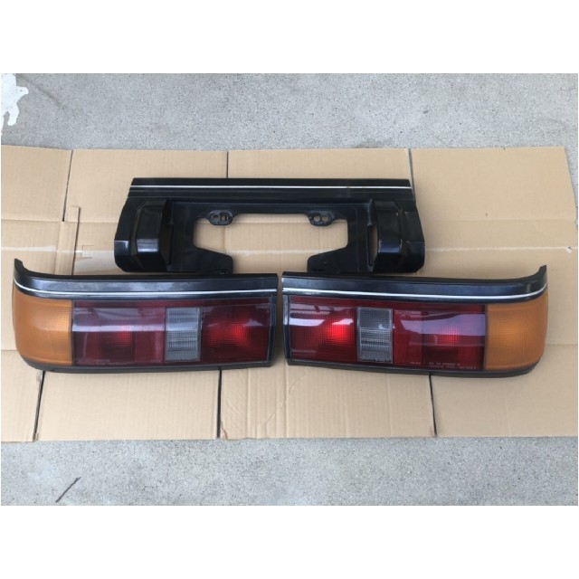 商品名:AE86 レビン 3ドア 純正テール ガーニッシュ セット 商品名:AE86 レビン 3ドア 純正テール ガーニッシュ セット