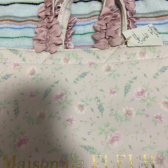 Maison de FLEUR(メゾンドフルール)のお取り置き中　新品タグ付き　バッグ　花柄　レース レディースのバッグ(ハンドバッグ)の商品写真