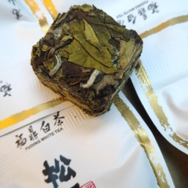 2017年高山春尾牡丹　中国茶　白茶　ホワイトティー 食品/飲料/酒の飲料(茶)の商品写真