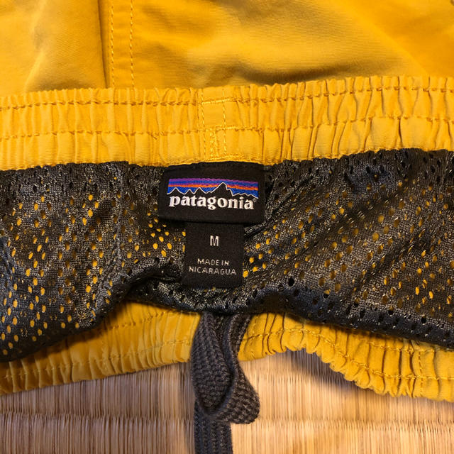 patagonia(パタゴニア)のパタゴニア バギーズショーツ 7インチ　Mサイズ イエロー メンズのパンツ(ショートパンツ)の商品写真