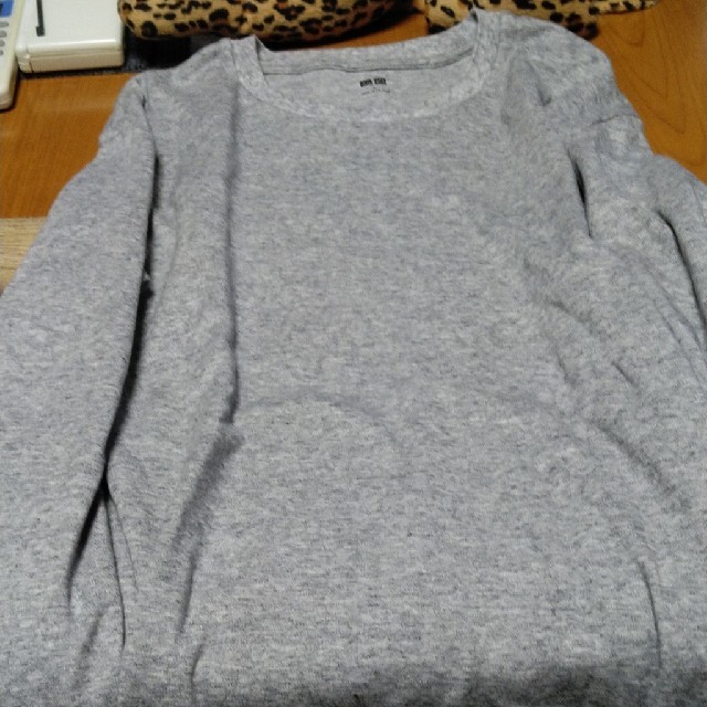 UNIQLO(ユニクロ)のUNIQLOメンズ長袖TシャツグレーL メンズのトップス(Tシャツ/カットソー(七分/長袖))の商品写真