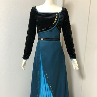 新品未使用 *。 アナと雪の女王2 クイーンアナ 戴冠式 ドレスの通販