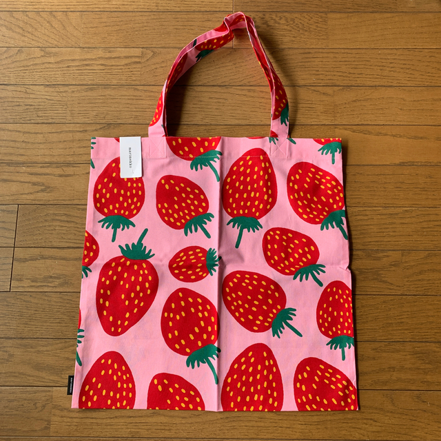 Marimekko ラスト1枚 マリメッコ マンシッカ トートバッグ いちご ピンクの通販 By Kaoru 93 S Shop マリメッコならラクマ