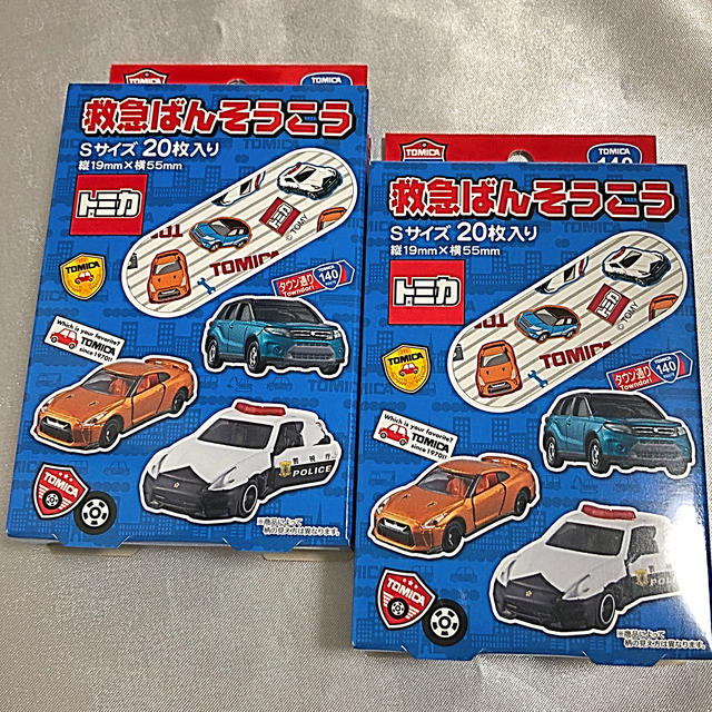 Takara Tomy(タカラトミー)のキッズ★トミカ救急ばんそうこう　2箱×20枚 インテリア/住まい/日用品の日用品/生活雑貨/旅行(日用品/生活雑貨)の商品写真