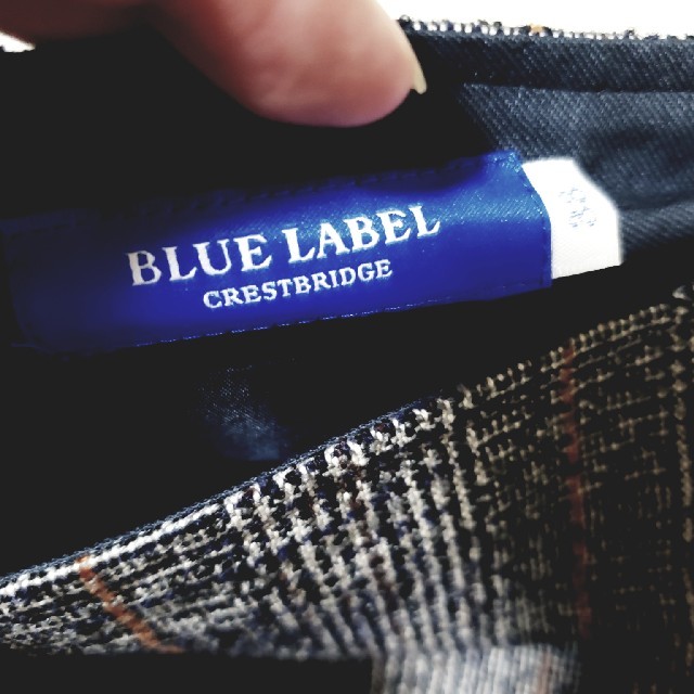 BURBERRY BLUE LABEL(バーバリーブルーレーベル)の新品同様★ブルーレーベルクレストブリッジ★デザインスカート レディースのスカート(ひざ丈スカート)の商品写真