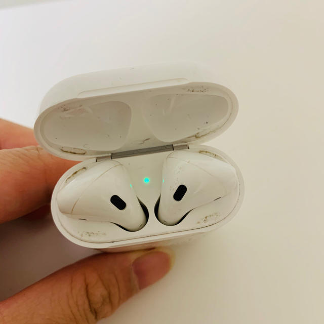 Apple(アップル)のAirPods スマホ/家電/カメラのオーディオ機器(ヘッドフォン/イヤフォン)の商品写真