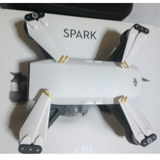 DJI SPARK　ホワイト　バッテリー2個(ホビーラジコン)