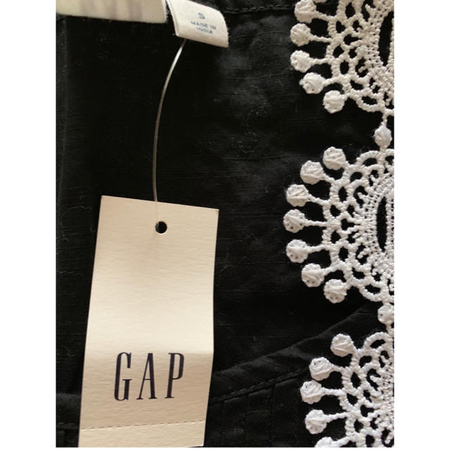 GAP(ギャップ)のGAP レース　カットソー  新品未使用タグ付き　Tシャツ レディースのトップス(シャツ/ブラウス(半袖/袖なし))の商品写真