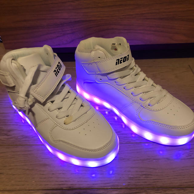 光るスニーカー Neon Kyxの通販 By Niki S Shop ラクマ