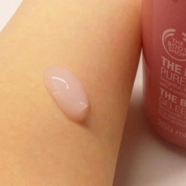 THE BODY SHOP(ザボディショップ)のサクラピューレボディローション コスメ/美容のボディケア(ボディローション/ミルク)の商品写真