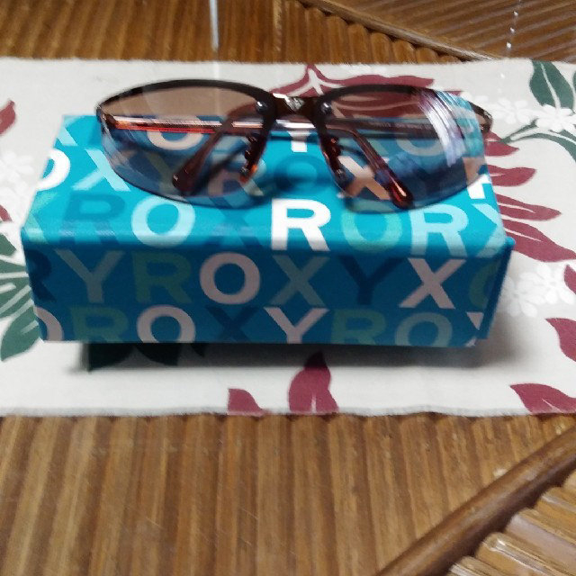 Roxy(ロキシー)のROXYサングラス レディースのファッション小物(サングラス/メガネ)の商品写真