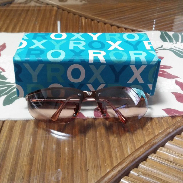 Roxy(ロキシー)のROXYサングラス レディースのファッション小物(サングラス/メガネ)の商品写真