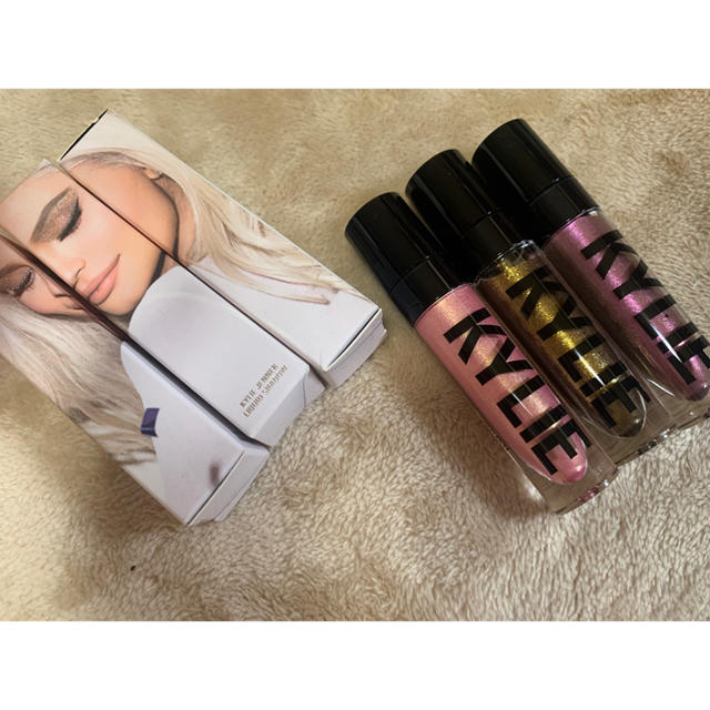 Kylie Cosmetics(カイリーコスメティックス)のkylie cosmetics グリッターシャドウ3本 コスメ/美容のベースメイク/化粧品(アイシャドウ)の商品写真