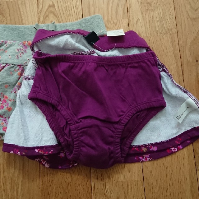 babyGAP(ベビーギャップ)の【新品未使用】GAP Baby  スカート  2枚セット  インナーパンツ付 キッズ/ベビー/マタニティのキッズ服女の子用(90cm~)(スカート)の商品写真