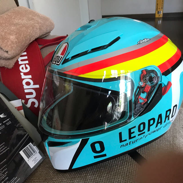 AGV フルフェイスヘルメット レオパルド 自動車/バイクのバイク(ヘルメット/シールド)の商品写真