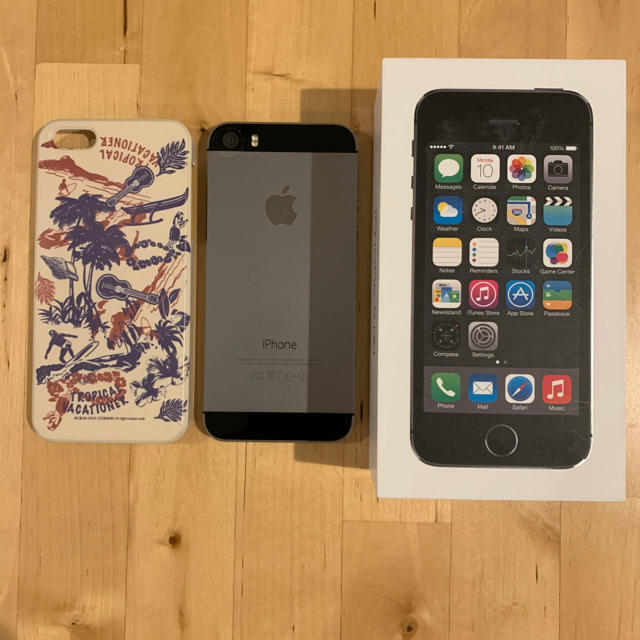 iPhone(アイフォーン)のiPhone 5s Space Gray 32 GB docomo 値下げ スマホ/家電/カメラのスマートフォン/携帯電話(スマートフォン本体)の商品写真